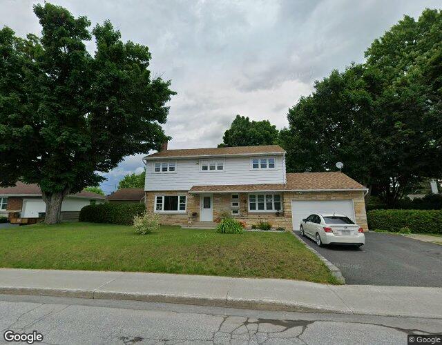 Vue Street View — Rue Deslandes, Acton Vale